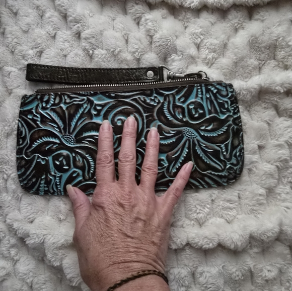Patricia Nash Wallet tooled leather Wristlet excellent condition - Picture 6 of 7